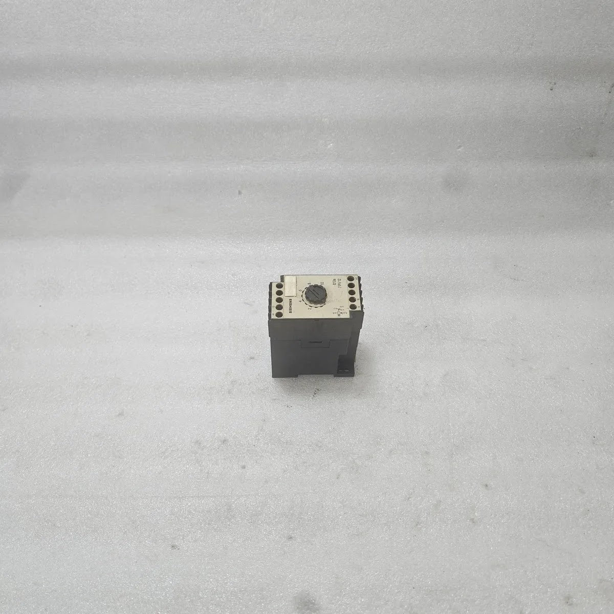 Siemens 7PV1210-1GG Timing Relay 220V 50/60Hz 0-10s