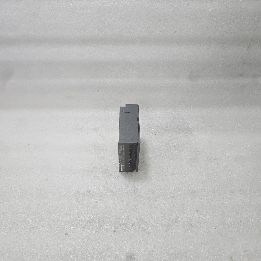 IDEC FA-1J PFJ-T081U 8-Relay Output Unit 5A 110VAC 2A 220VAC