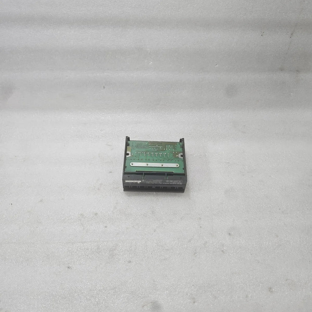 IDEC FA-1J PFJ-T081U 8-Relay Output Unit 5A 110VAC 2A 220VAC