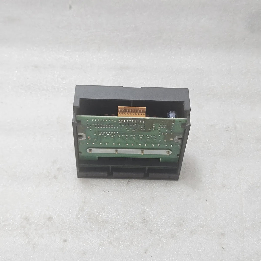 IDEC FA-1J PFJ-T081U 8-Relay Output Unit 5A 110VAC 2A 220VAC