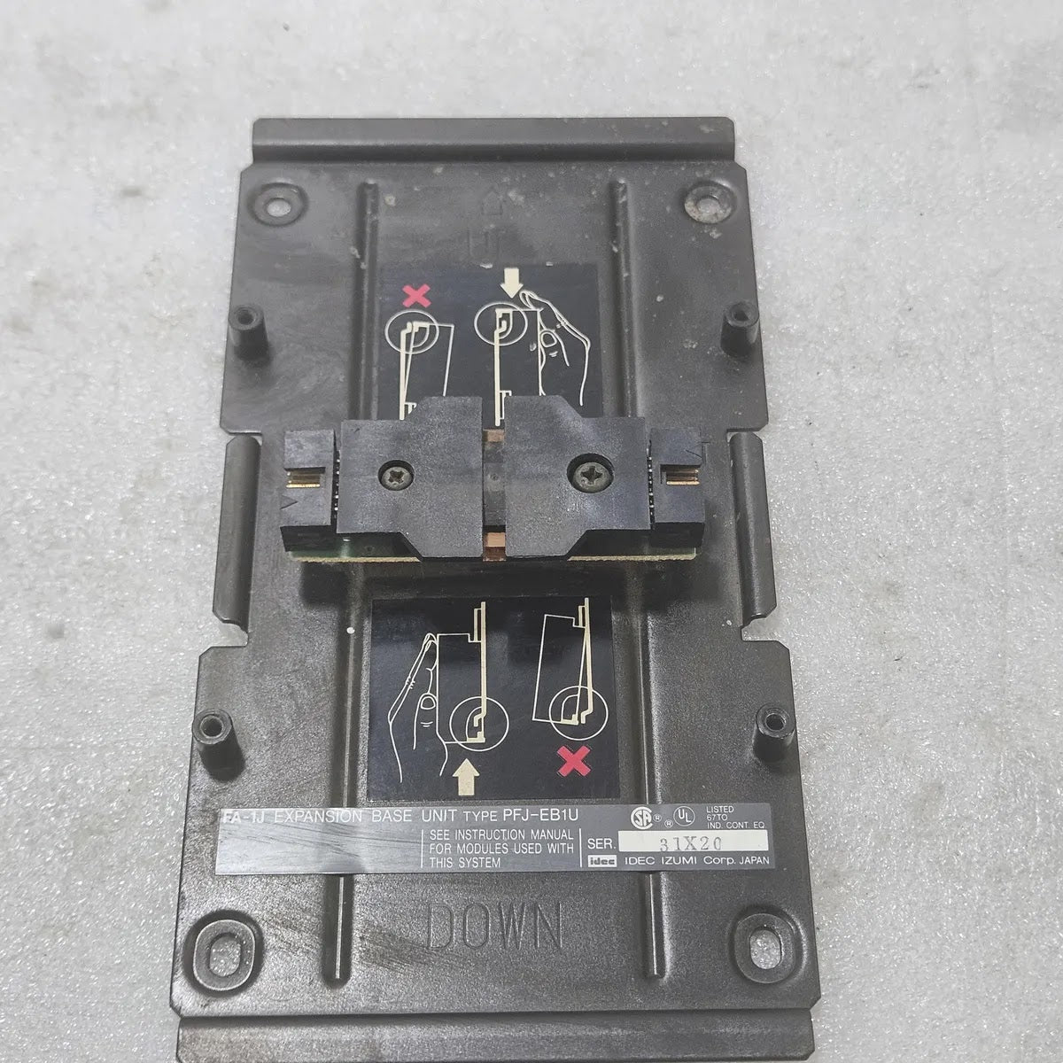 IDEC FA-1J PFJ-EB1U Expansion Base Unit PLC Module