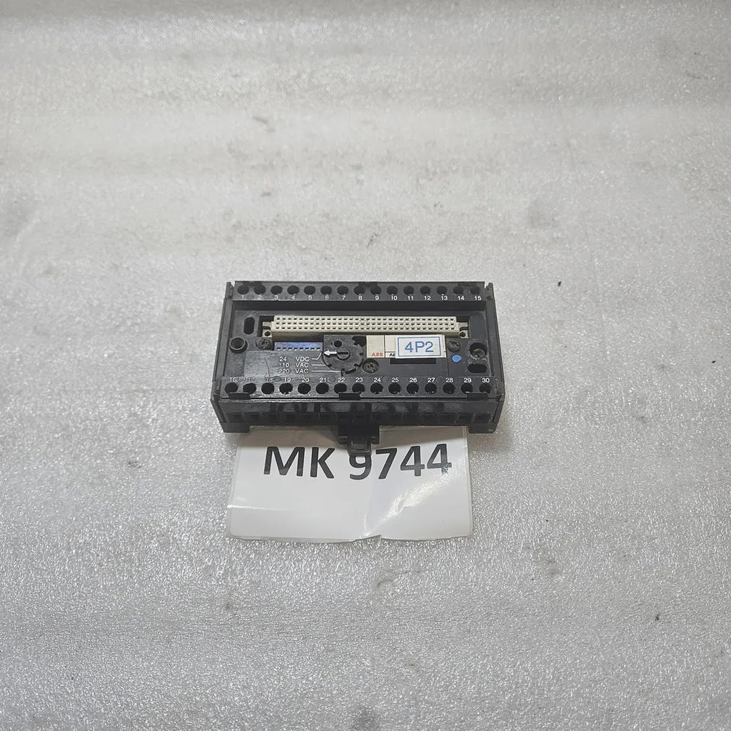 ABB ECZ FPR3700001R0001 Procontic CS31 I/O Plug-In Base