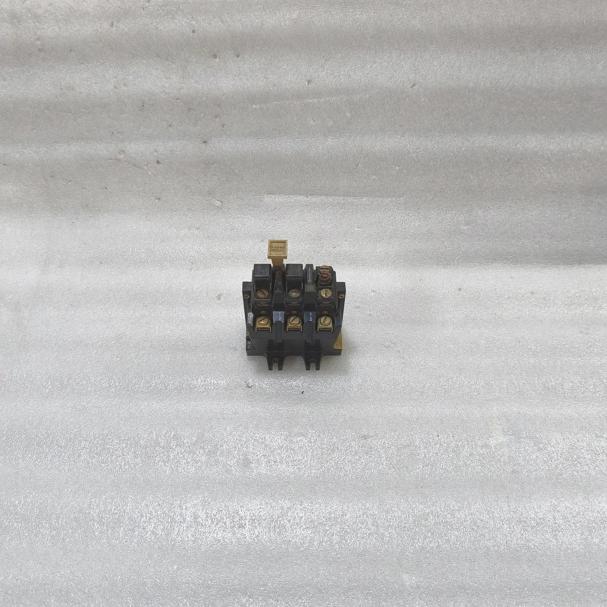 A Bradley 592-B0W16 Control Circuit Overload Relay NEMA A500 120/600V AC Ser A