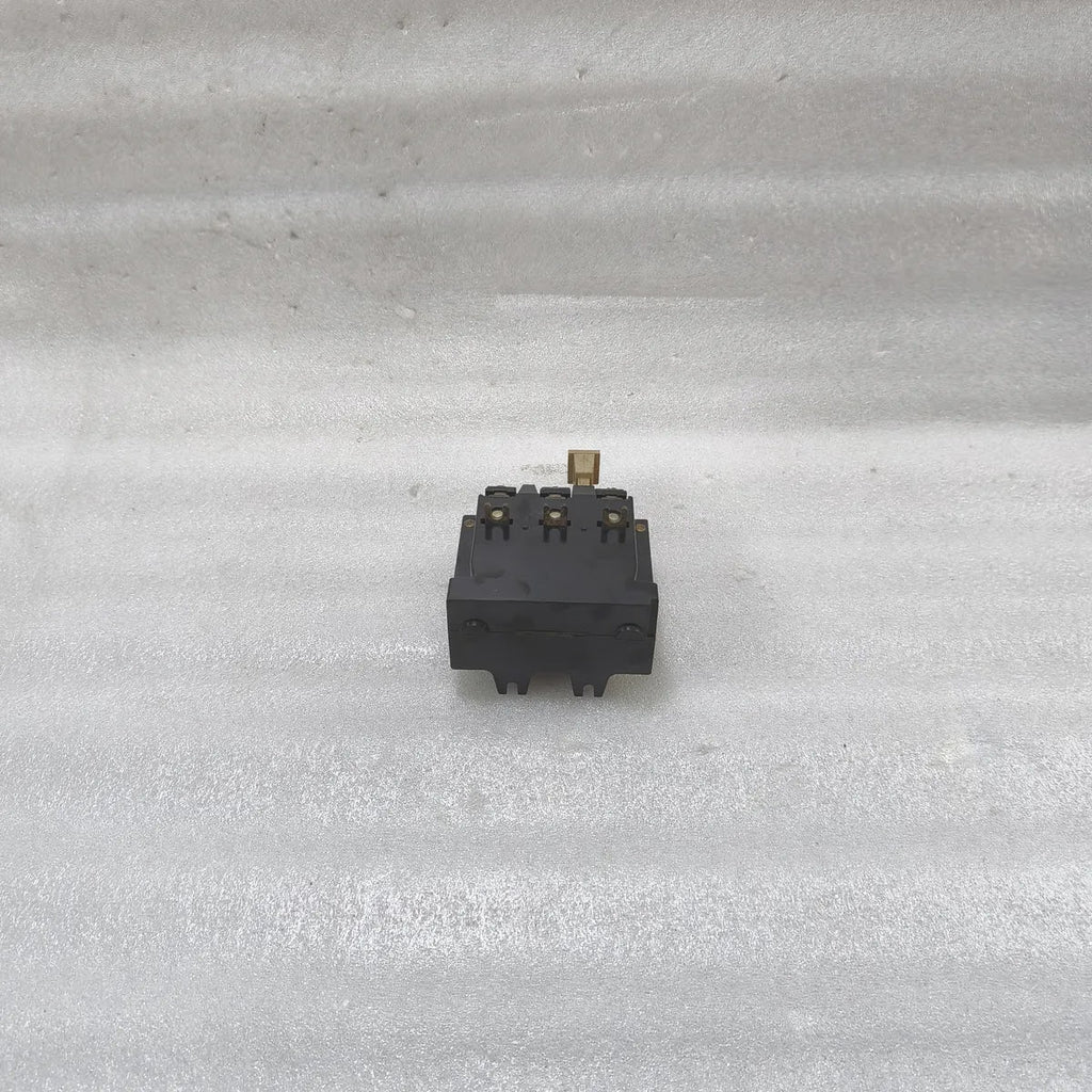 A Bradley 592-B0W16 Control Circuit Overload Relay NEMA A500 120/600V AC Ser A