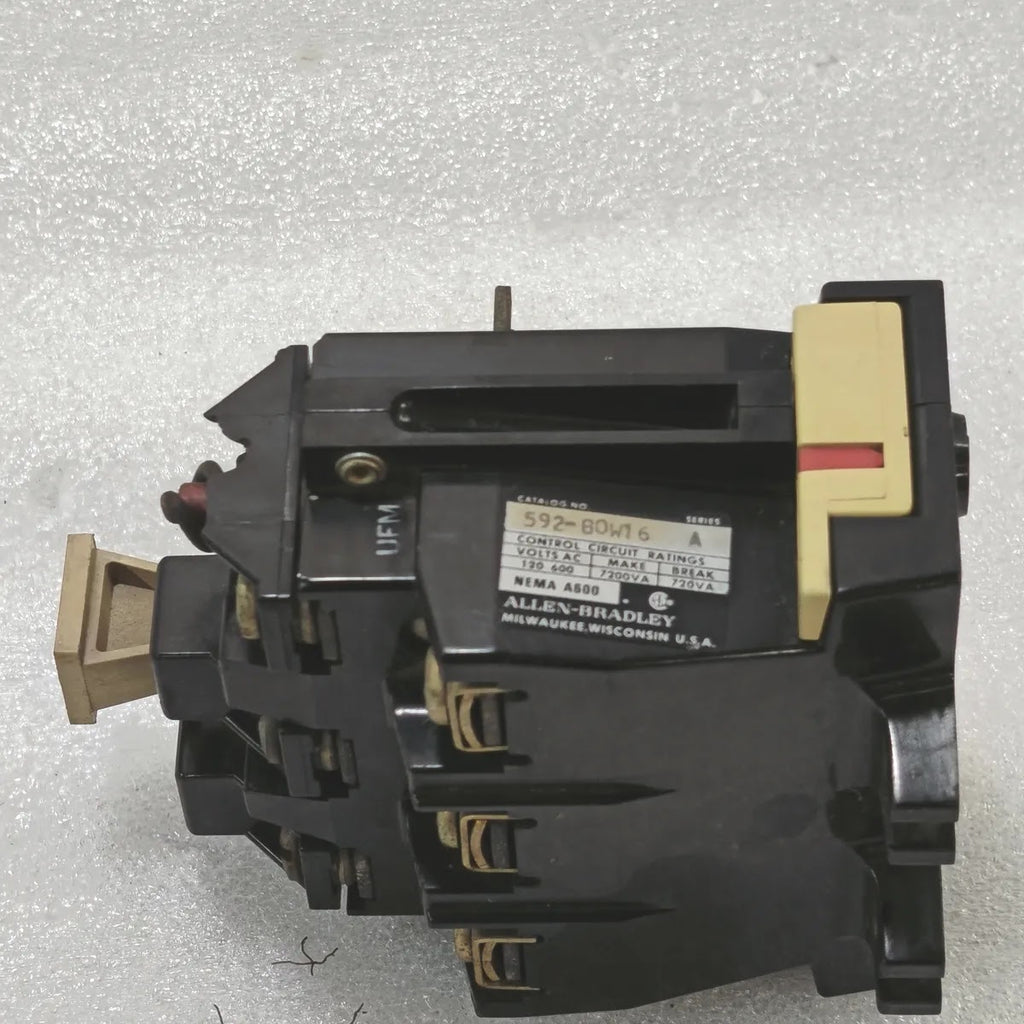 A Bradley 592-B0W16 Control Circuit Overload Relay NEMA A500 120/600V AC Ser A