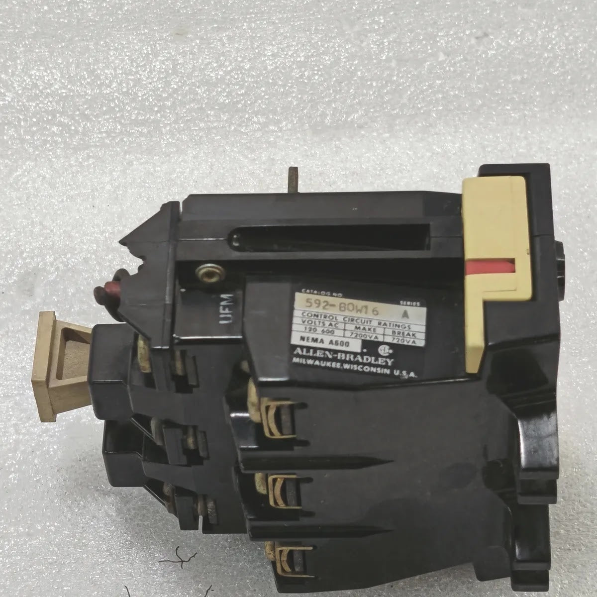 A Bradley 592-B0W16 Control Circuit Overload Relay NEMA A500 120/600V AC Ser A