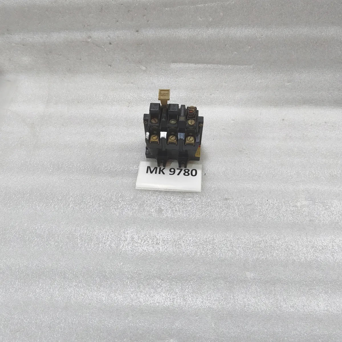 A Bradley 592-B0W16 Control Circuit Overload Relay NEMA A500 120/600V AC Ser A
