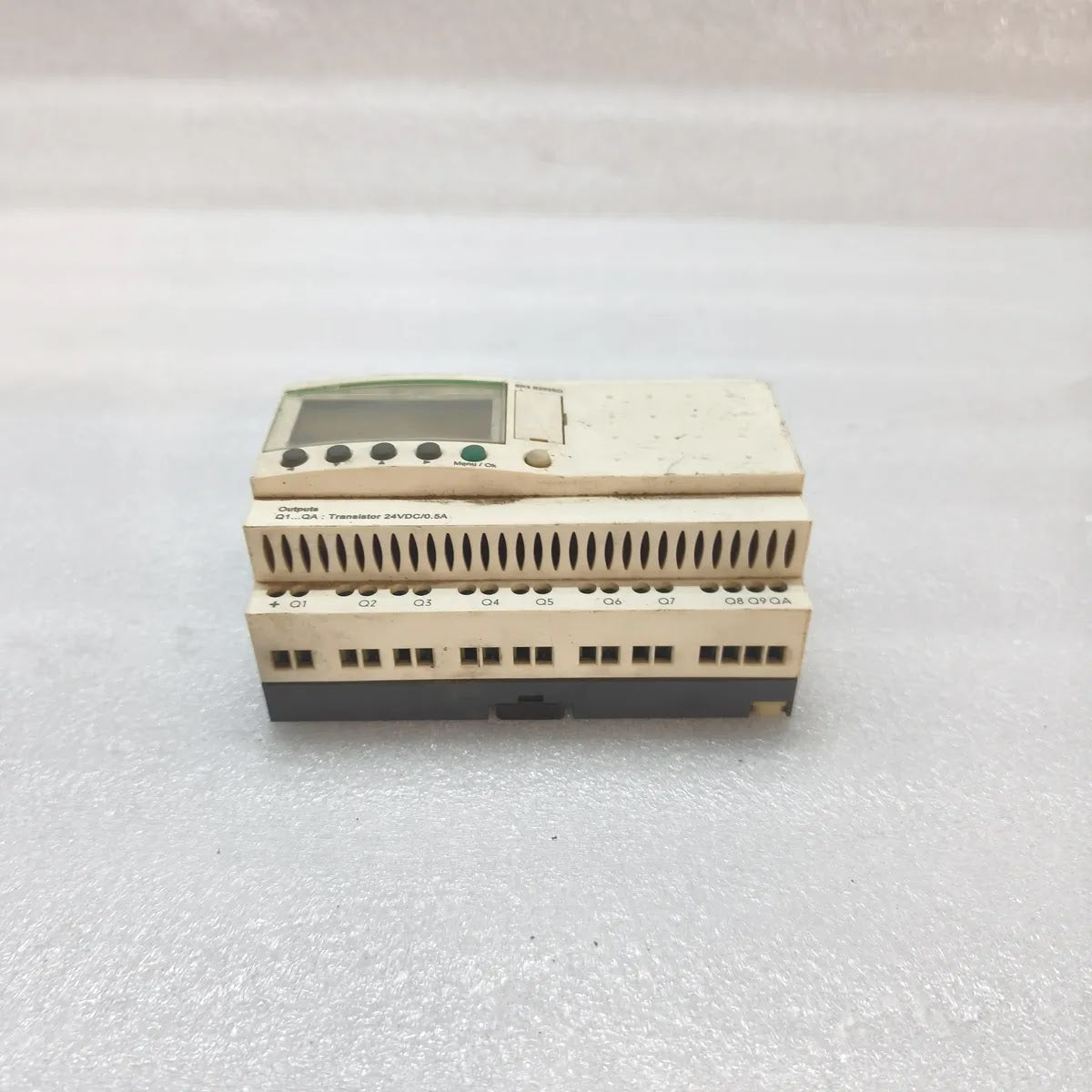 S Electric SR3B262BD Zelio Logic Smart Relay 24VDC 26 I/O FOR PARTS