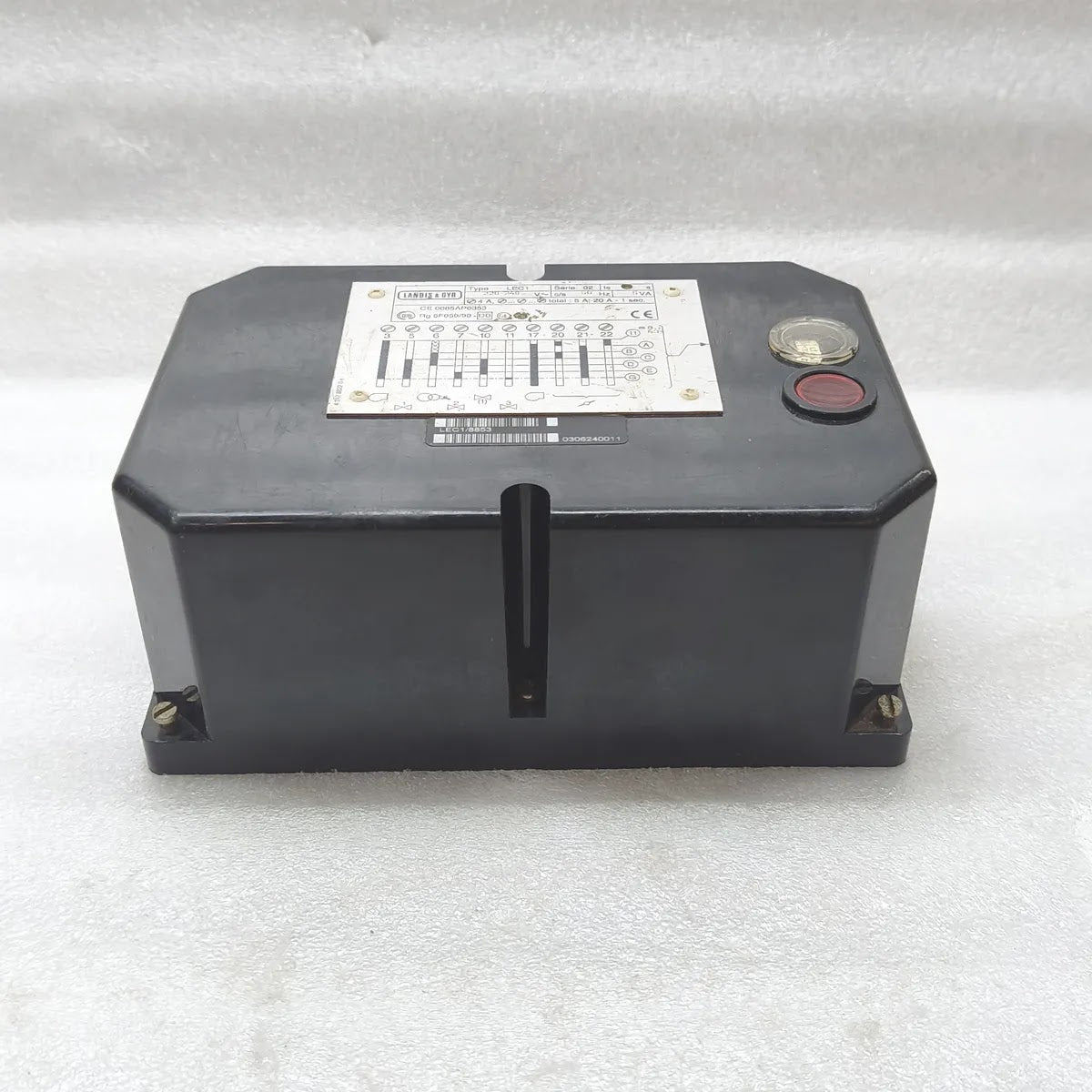 LANDIS & GYR LEC1/8853 Burner Control Unit 220-240V 50Hz WITHOUT BASE PLATE