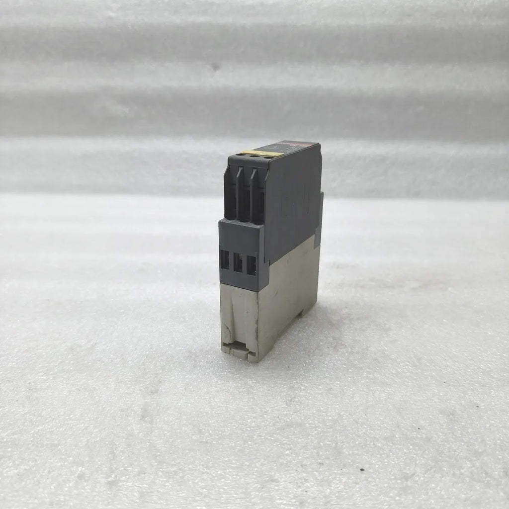 ABB CM-PFS 1SVR430824R9300 Phase Sequence Monitoring Relay 200-500V