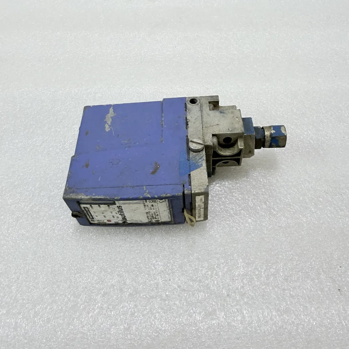 Telemecanique Nautilus XMLA010A2S11 Pressure Switch Ui 500V Ie 1.5A IP66