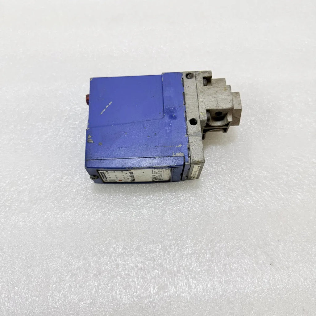 Telemecanique Nautilus XMLA010A2S13 Pressure Switch 10 Bar 145psi IP66