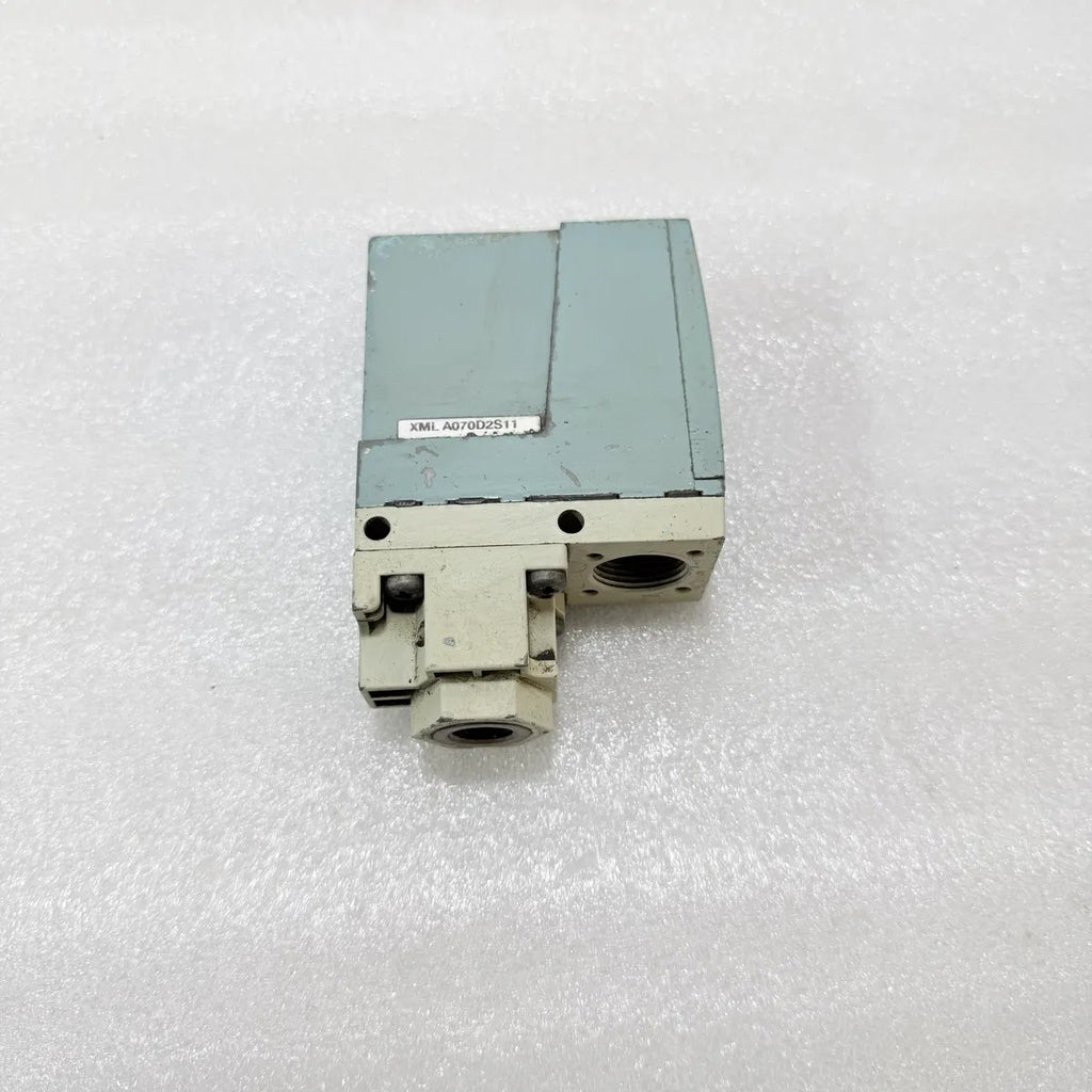 Telemecanique Nautilus XMLA070D2S11 Differential Pressure Switch 70 Bar