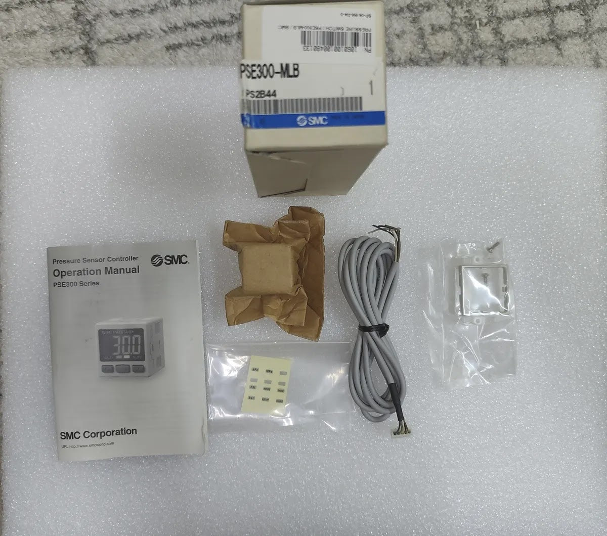 SMC PSE300-MLB Pressure Sensor Controller