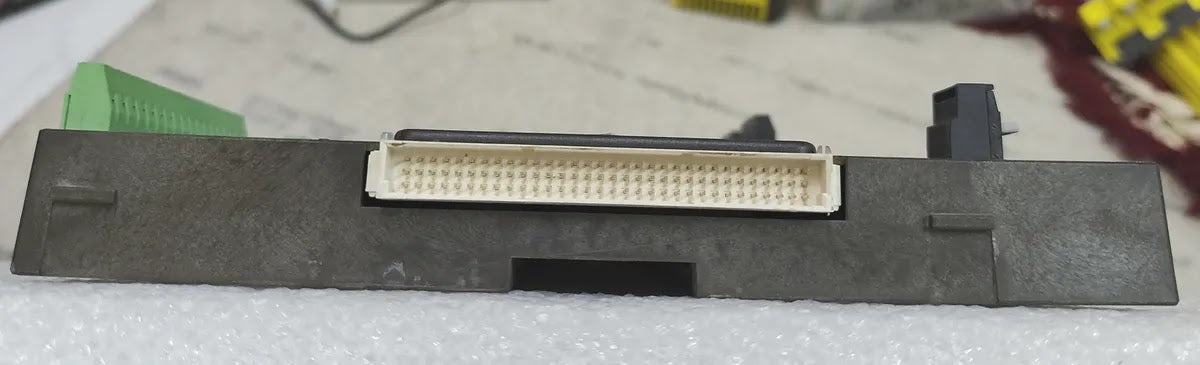 EMERSON KJ4003X1-BA1 VerticalPLUS Left I/O Carrier 8-Wide 12.6VDC 15A