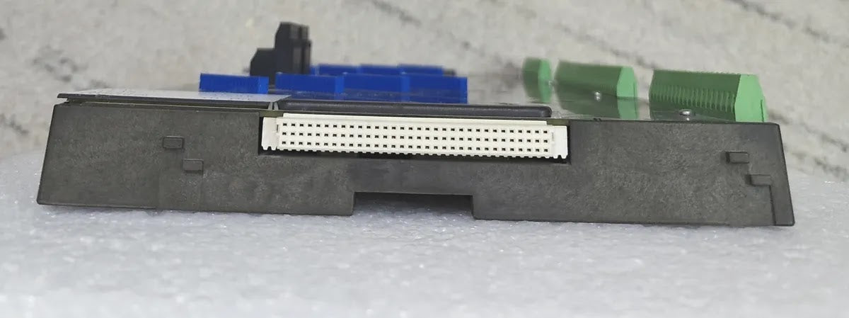 EMERSON KJ4003X1-BA1 VerticalPLUS Left I/O Carrier 8-Wide 12.6VDC 15A