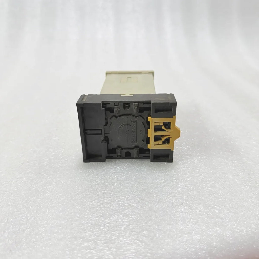 Omron H3BA-N8H Timer 24VDC Pre-Owned