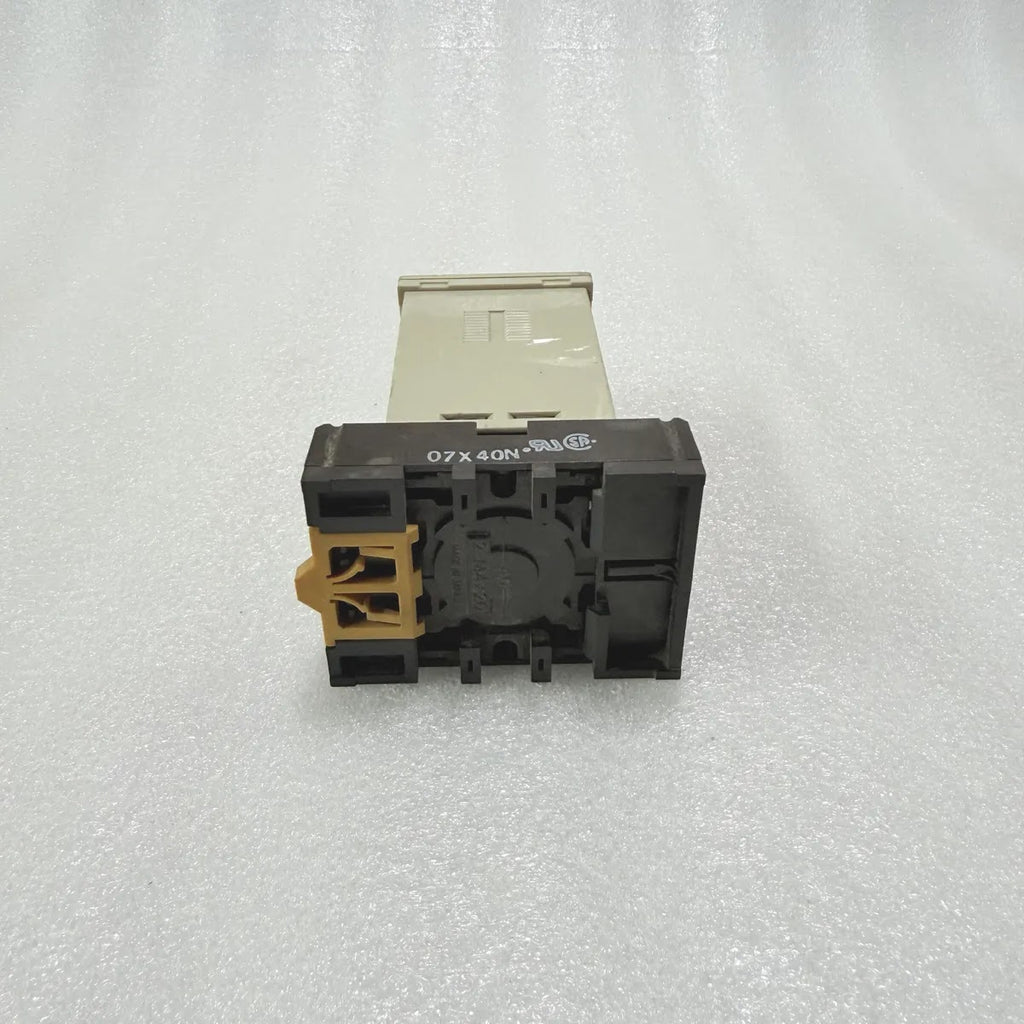 Omron H3BG-N8H Timer 220VAC Pre-Owned