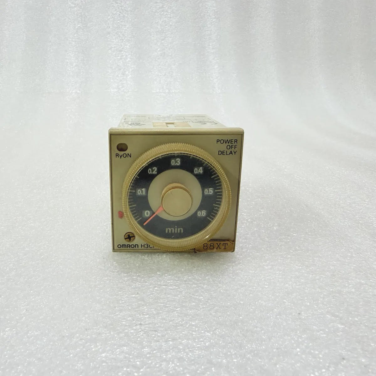 Omron H3CR-H8L Timer 100-120VAC 0.6-12min Pre-Owned