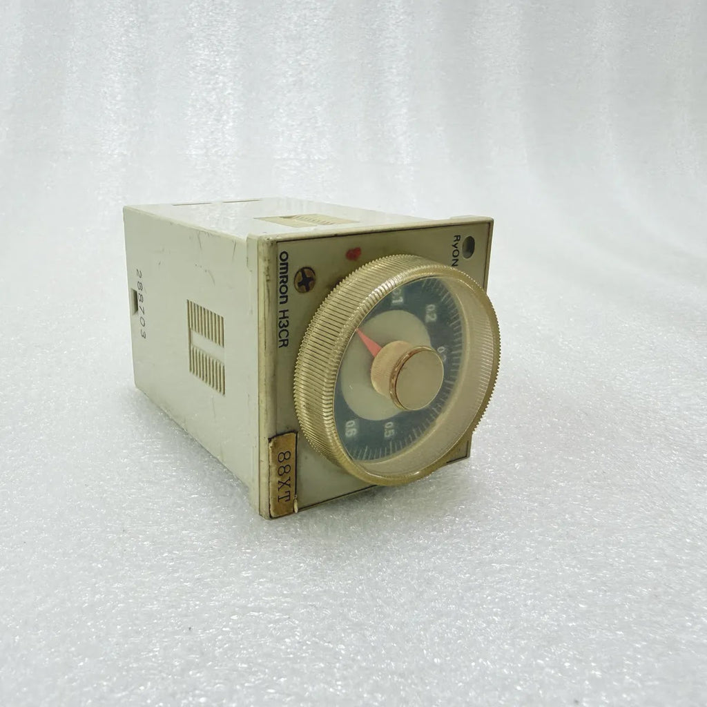 Omron H3CR-H8L Timer 100-120VAC 0.6-12min Pre-Owned