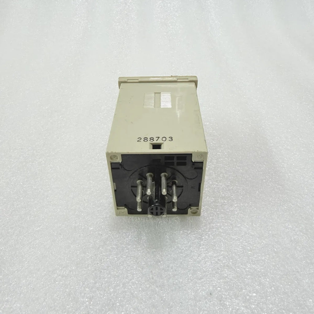 Omron H3CR-H8L Timer 100-120VAC 0.6-12min Pre-Owned
