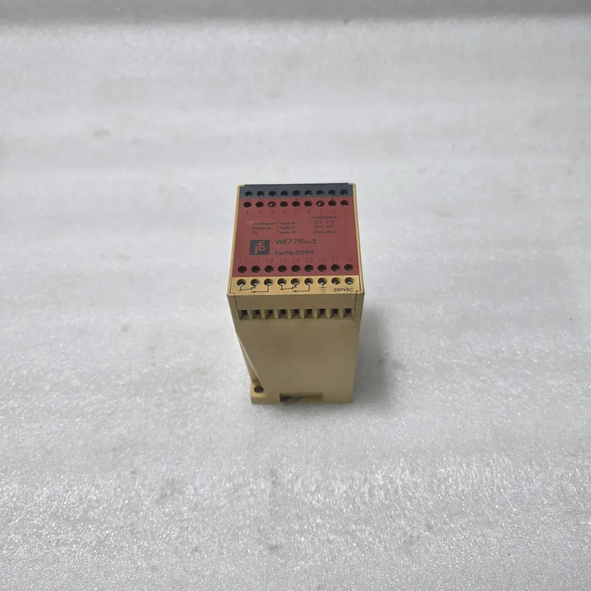 Pepperl+Fuchs WE77/Ex-2 Safety Barrier Relay 129198 230VAC Pre-Owned