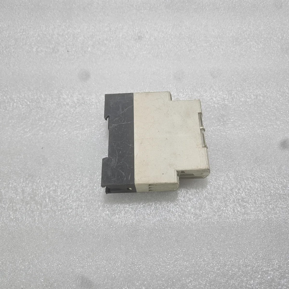 Telemecanique RE7TL11BU Time Delay Relay 24V 110-240V
