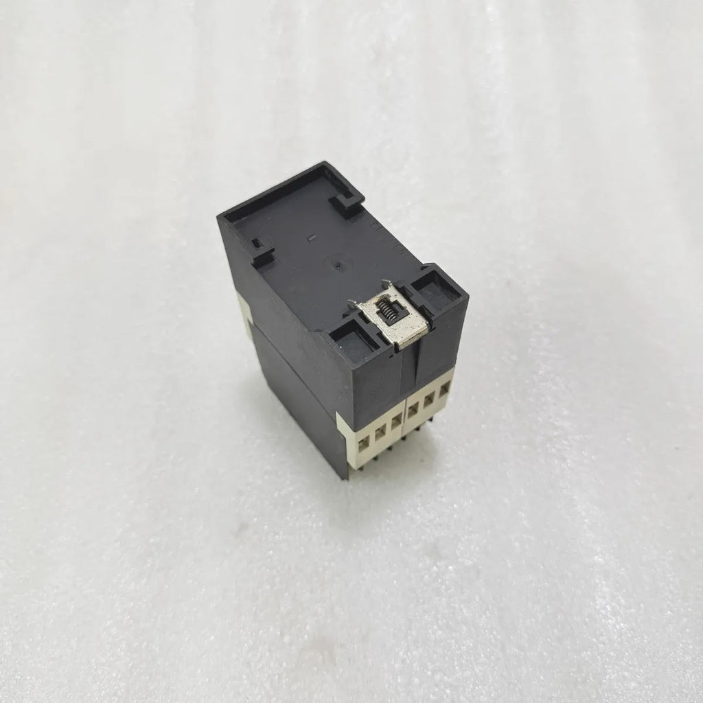 Entrelec Schiele MBN Timetron 2.440.011.12 Multifunction Timer Pre-Owned