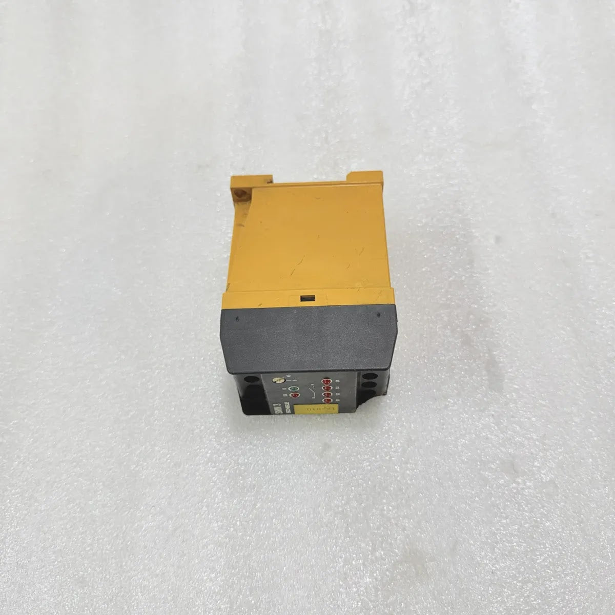 Schiele SMN 3 2.417.390.01 Safety Relay 110V AC/DC 250V Pre-Owned