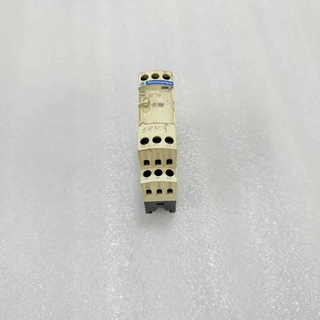 TELEMECANIQU RE7RM11BU Timing Relay 0.05s-300h 110-240V AC/DC 1 C/O 8A Pre-Owned