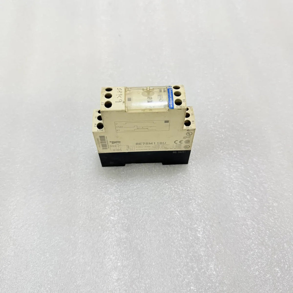 TELEMECANIQU RE7RM11BU Timing Relay 0.05s-300h 110-240V AC/DC 1 C/O 8A Pre-Owned