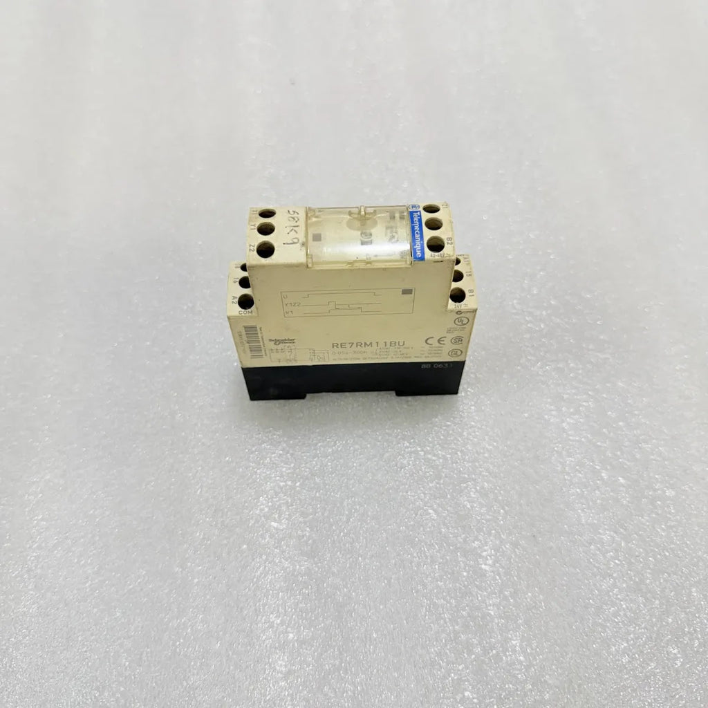 TELEMECANIQU RE7RM11BU Timing Relay 0.05s-300h 110-240V AC/DC 1 C/O 8A Pre-Owned