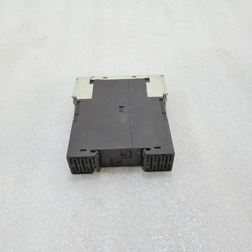 Siemens 3RP1576-1NP30 Star Delta Timing Relay