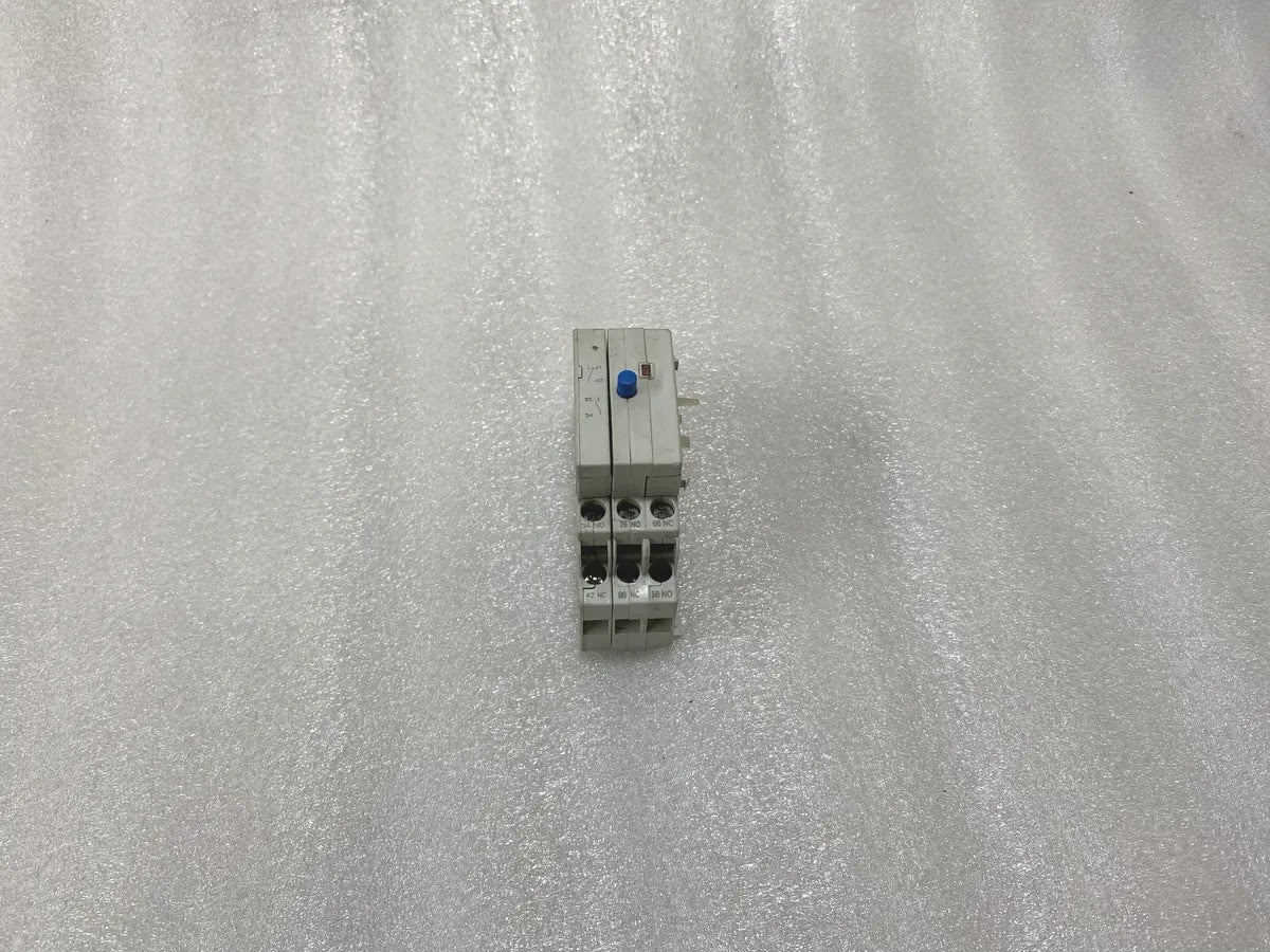 Siemens 3RV1901-1A Auxiliary Switch + 3RV1921-1M Signalling Switch