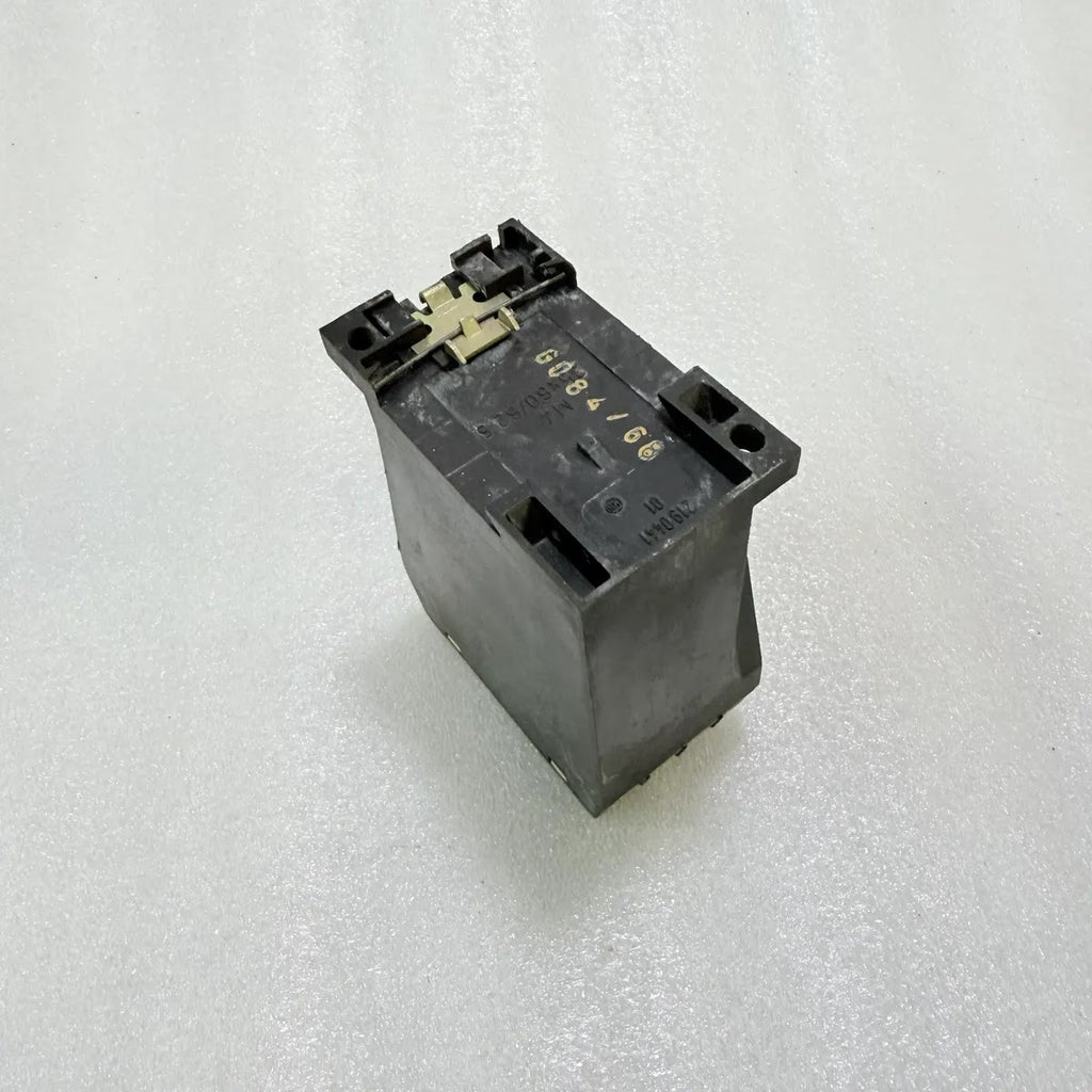 Siemens 3UN6 004 Thermistor Motor Protection Relay 220V PTC Input