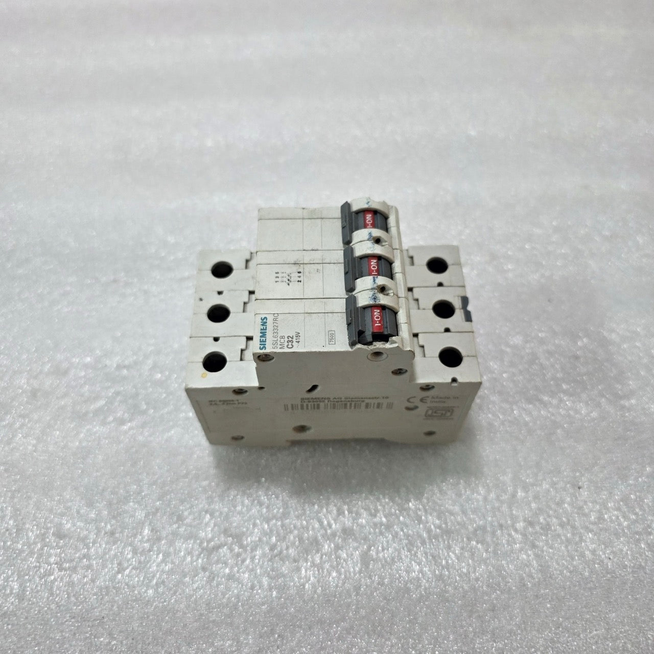 SIEMENS 5SL63327RC 3P TRIPLE POLE 32A MINIATURE CIRCUIT BREAKER MCB 415V 7.5KA