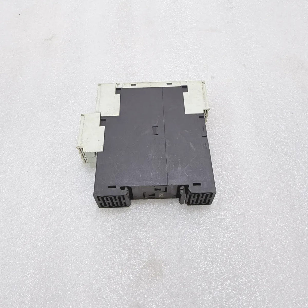 Siemens SIRIUS 3RN1010-1CM00 Thermistor Motor Protection Relay