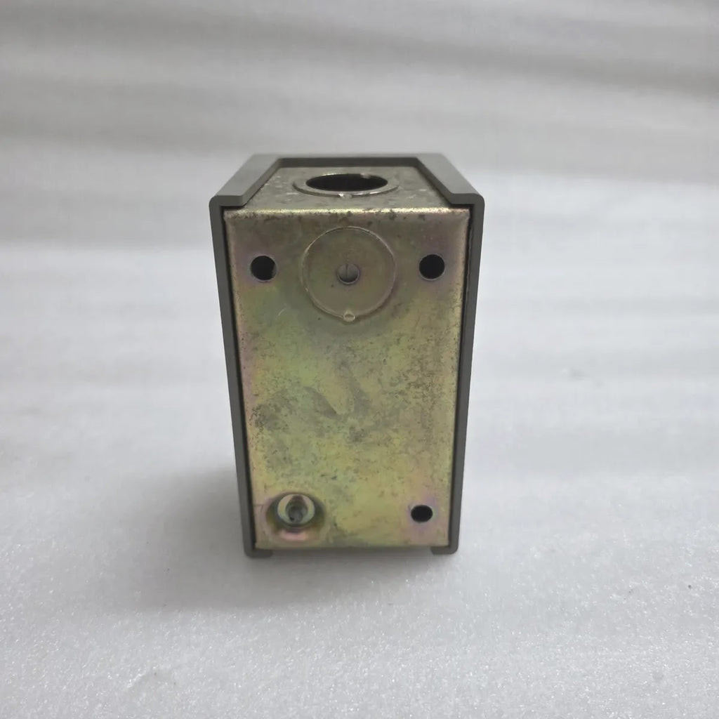 Square D Manual Motor Starter Controller Reset Button UL CSA Pre-Owned