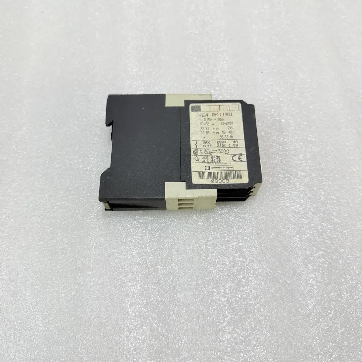 Telemecanique RE4RM11BU Timing Relay 0.05s-300h 110-240V 42-48V 4A