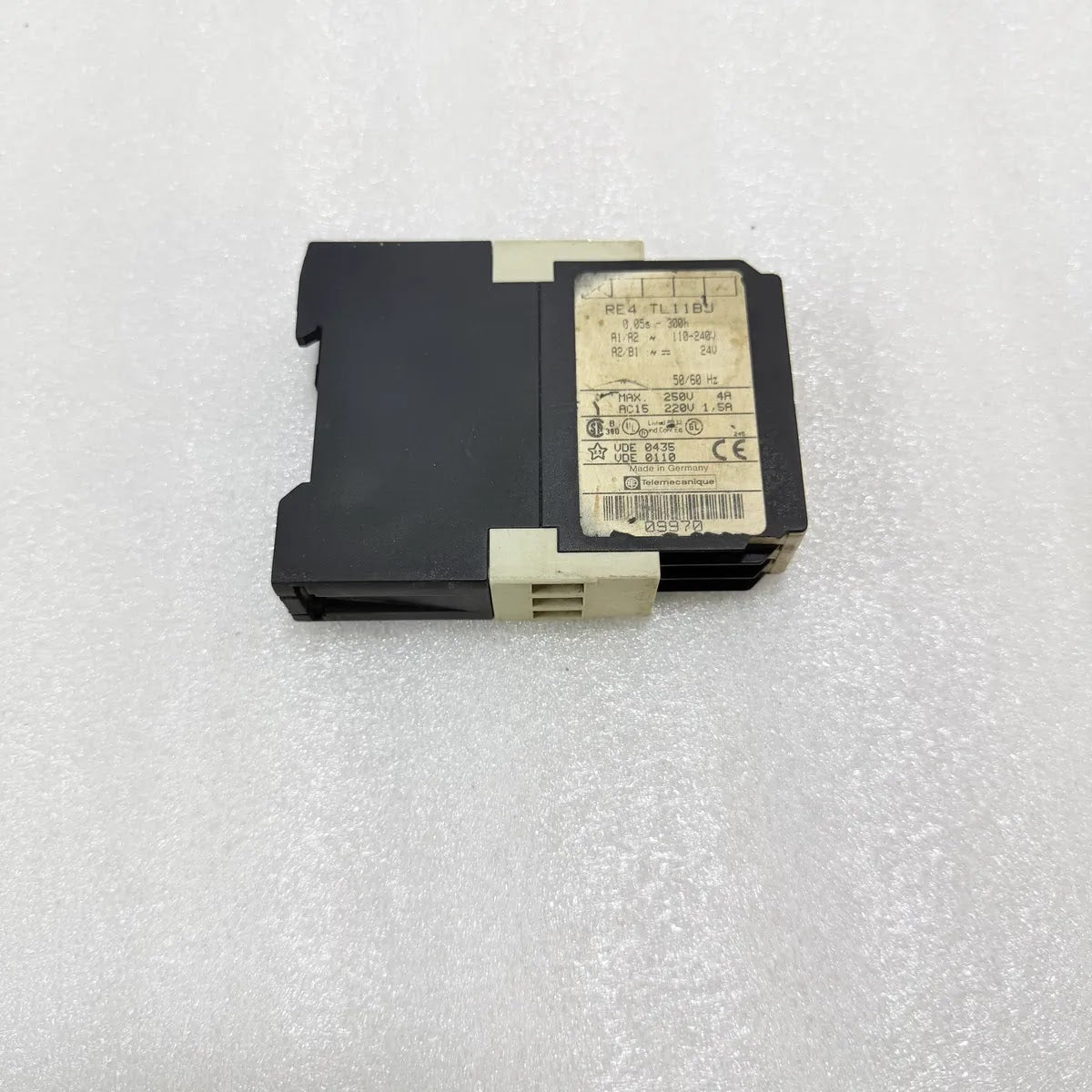 Telemecanique RE4TL11BU Timing Relay 0.05s-300h 110-240V / 24V 4A Pre-Owned
