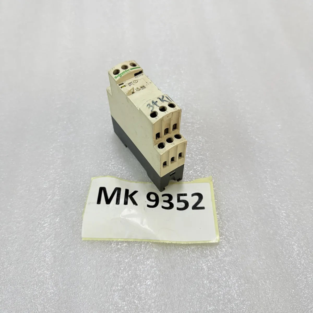 Telemecanique RE7TM11BU Timing Relay 0.05s-300h 110-240V AC/DC 1 C/O Pre-Owned