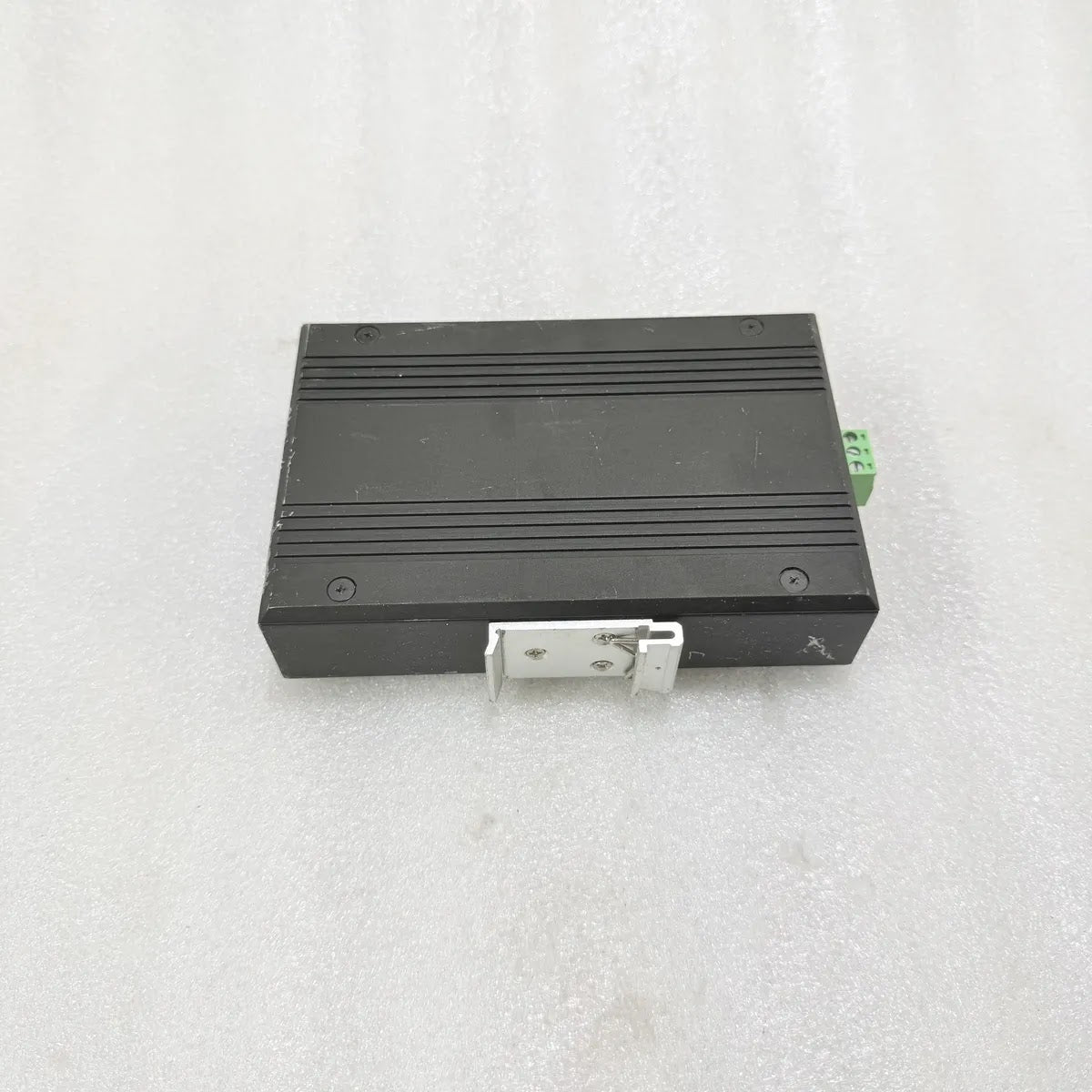 UTEK UT-6408 8-Port Unmanaged Industrial Ethernet Switch Pre-Owned
